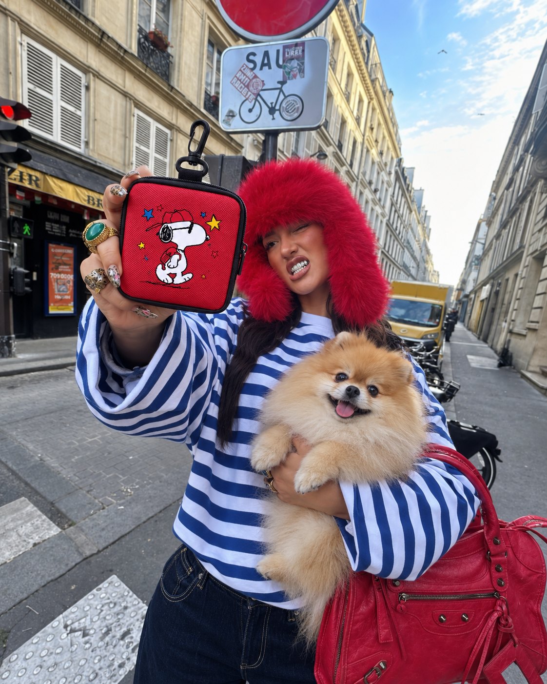 The Snoopy Treat Bag — perro con la bolsita (Roja)