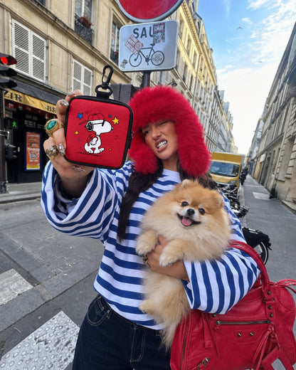 The Snoopy Treat Bag — perro con la bolsita (Roja)
