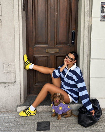 The Lola Knit — perro con la prenda (Lila)