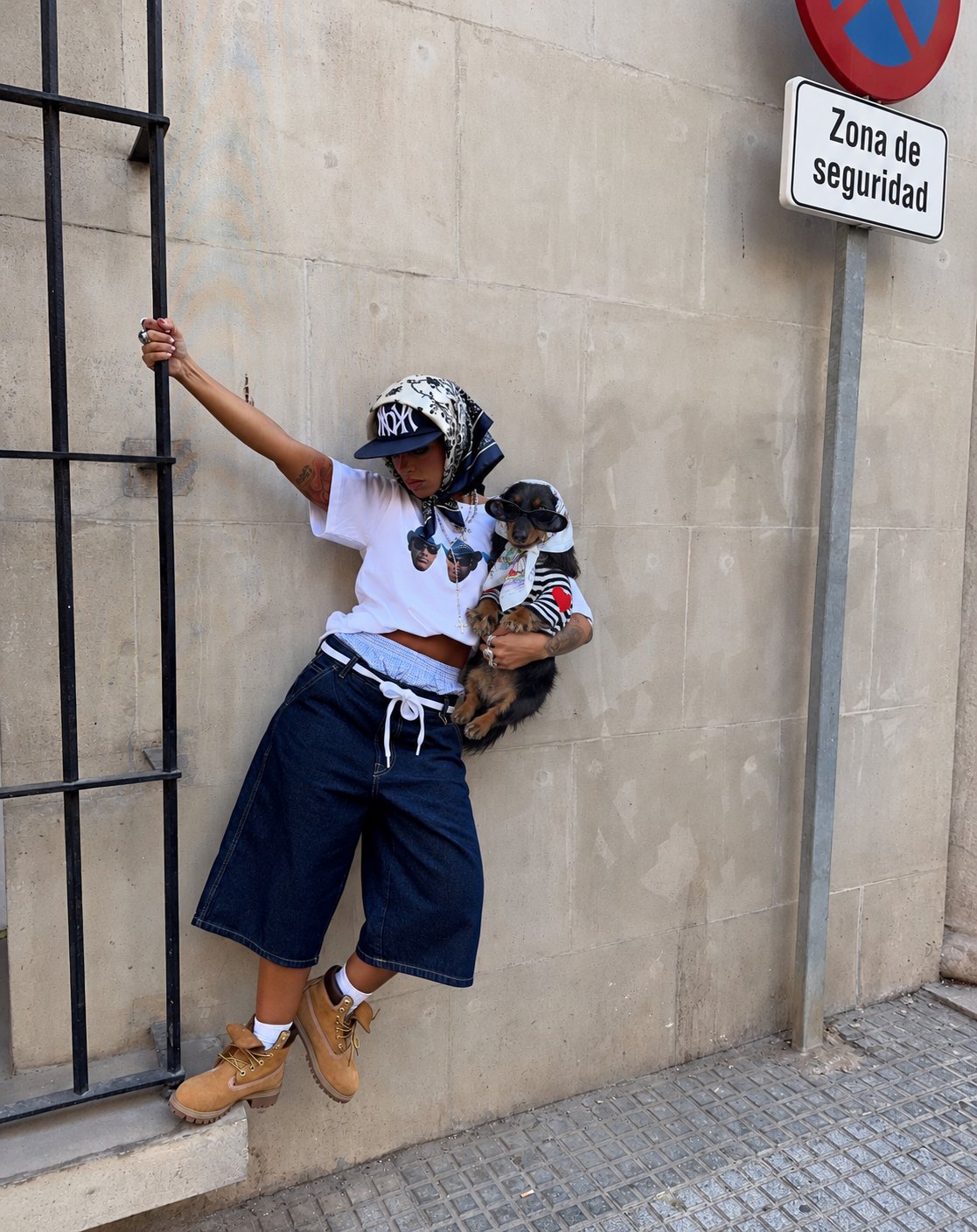 The Marinière Tee — perro con la prenda (Negro)