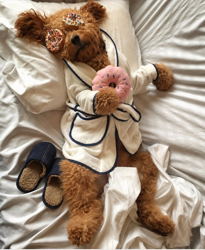 The Sweet Treats Toy — perro con el juguete (Donut rosa)