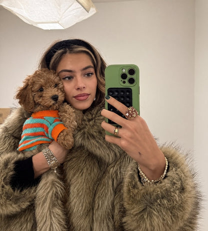 The Riviera Sweater — perro con la prenda (Rayas naranjas y azules)
