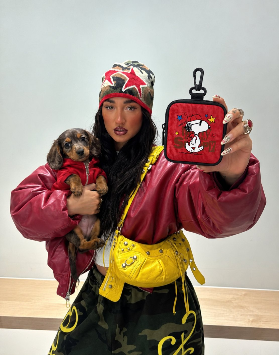 The Snoopy Treat Bag — perro con la bolsita (Roja)