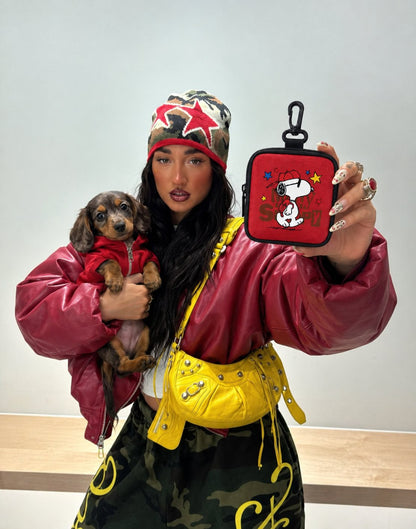 The Snoopy Treat Bag — perro con la bolsita (Roja)