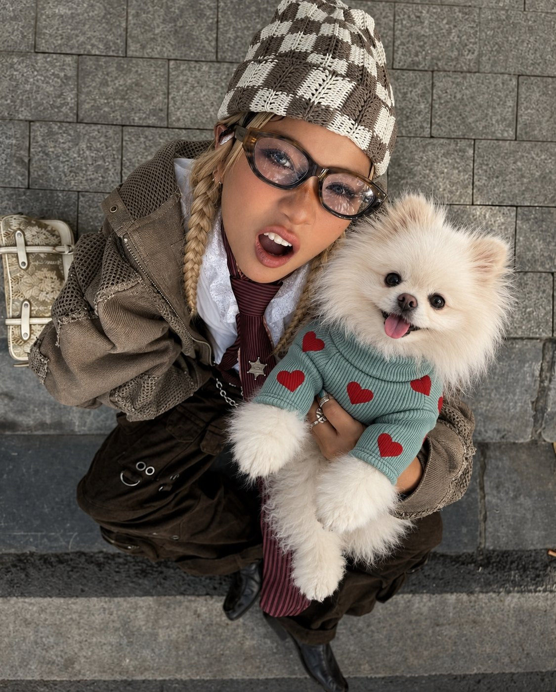 The Sweetheart Sweater — perro con la prenda (Verde)