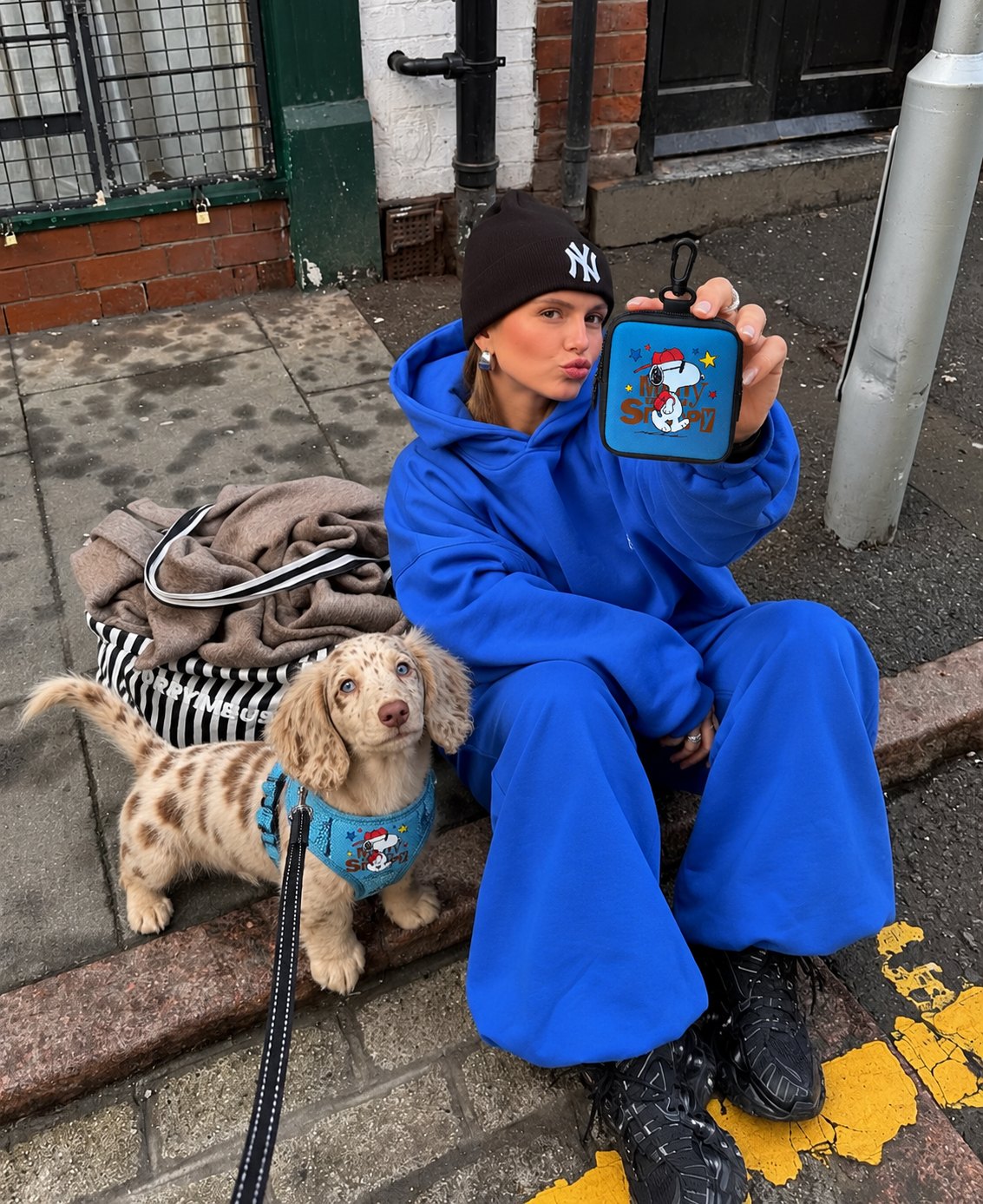 The Snoopy Treat Bag — perro con la bolsita (Azul)